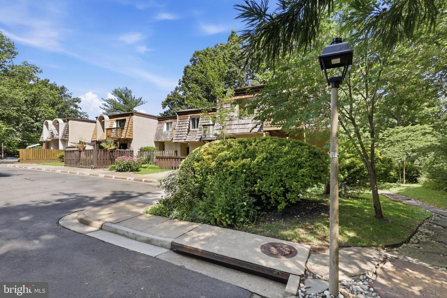 1651 Valencia Way photo 4