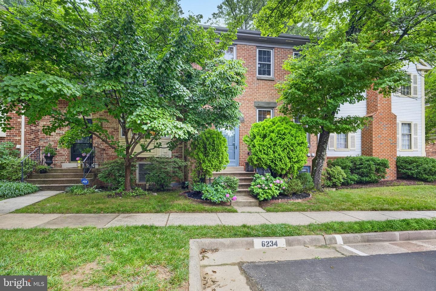 2836 Kelly Square photo 3