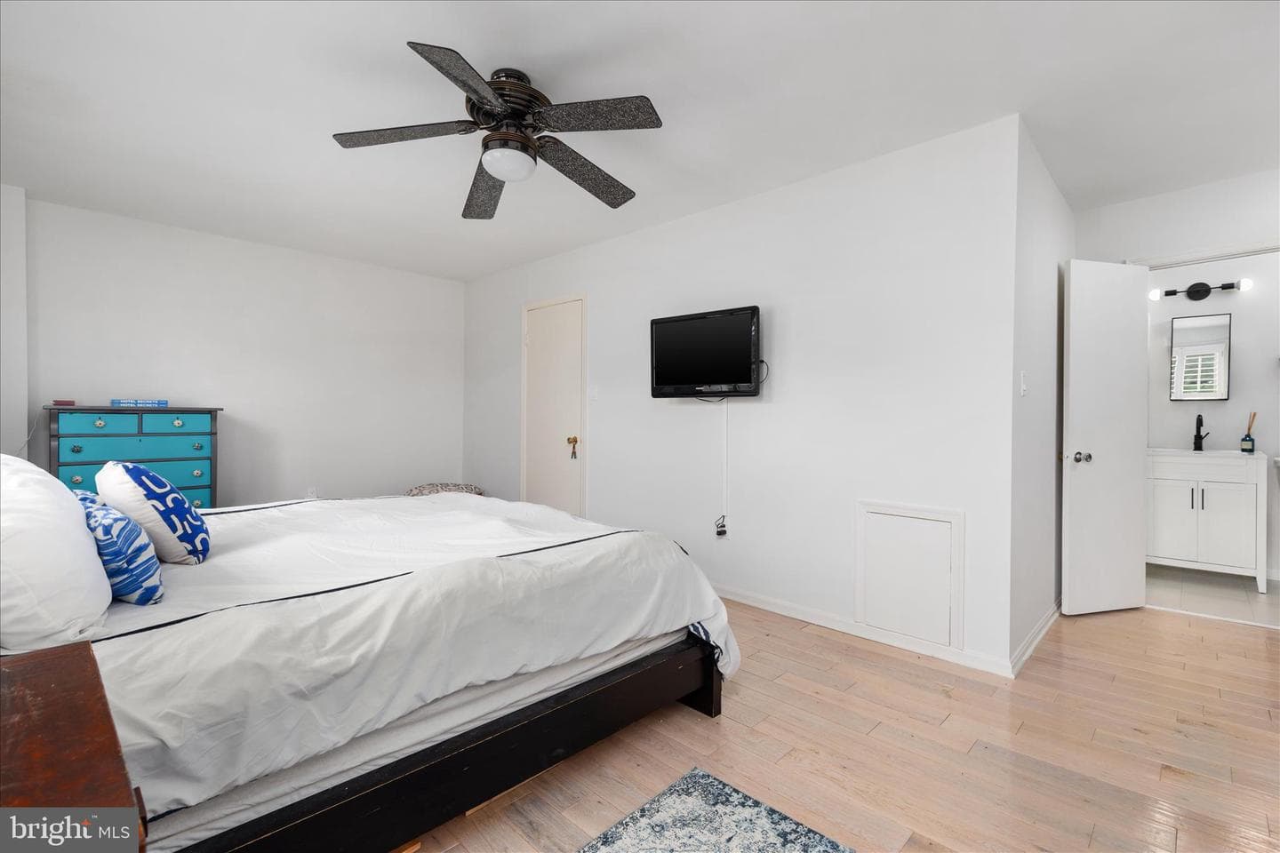 8174 Electric Avenue photo 11