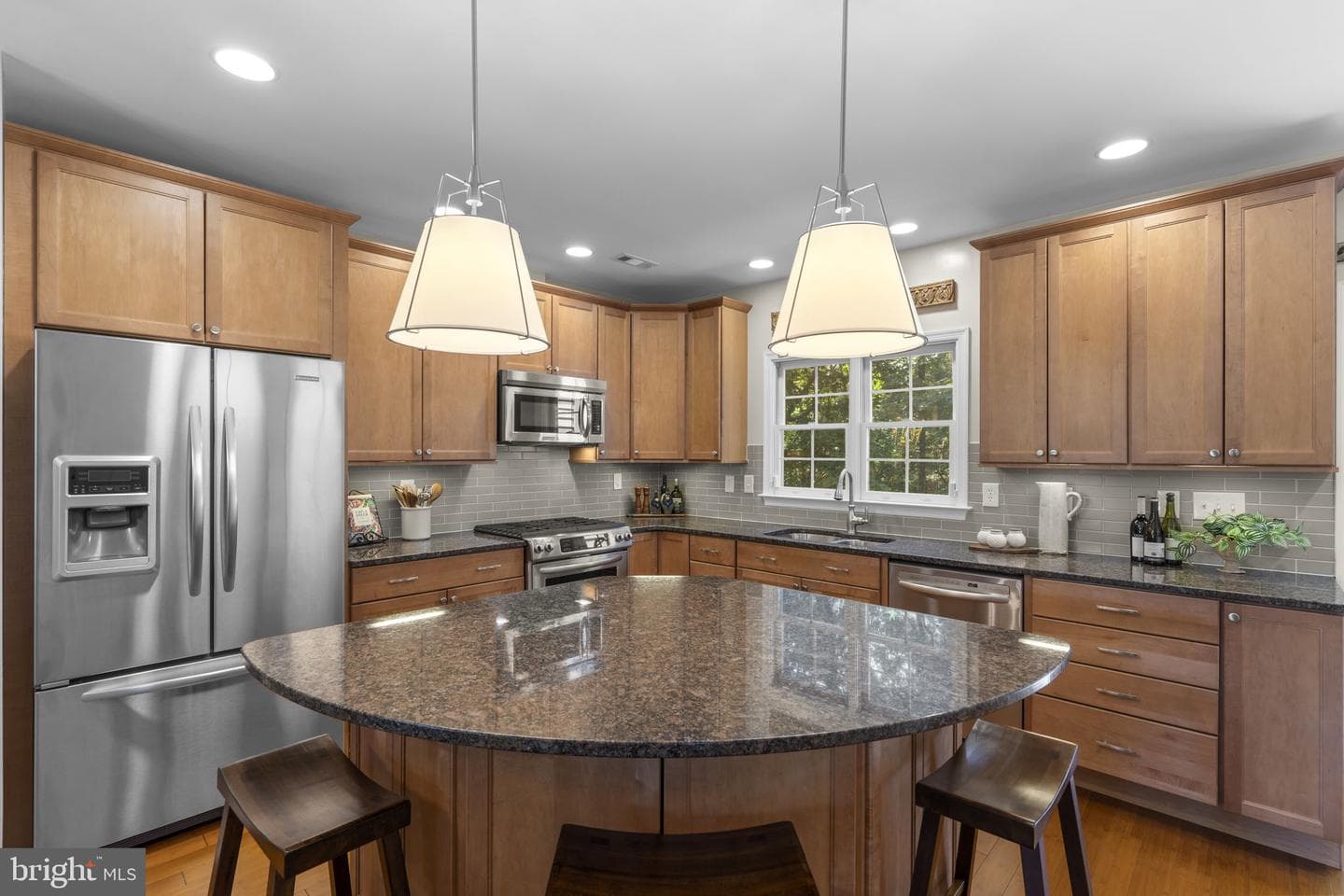 7049 Kings Manor Drive photo 20