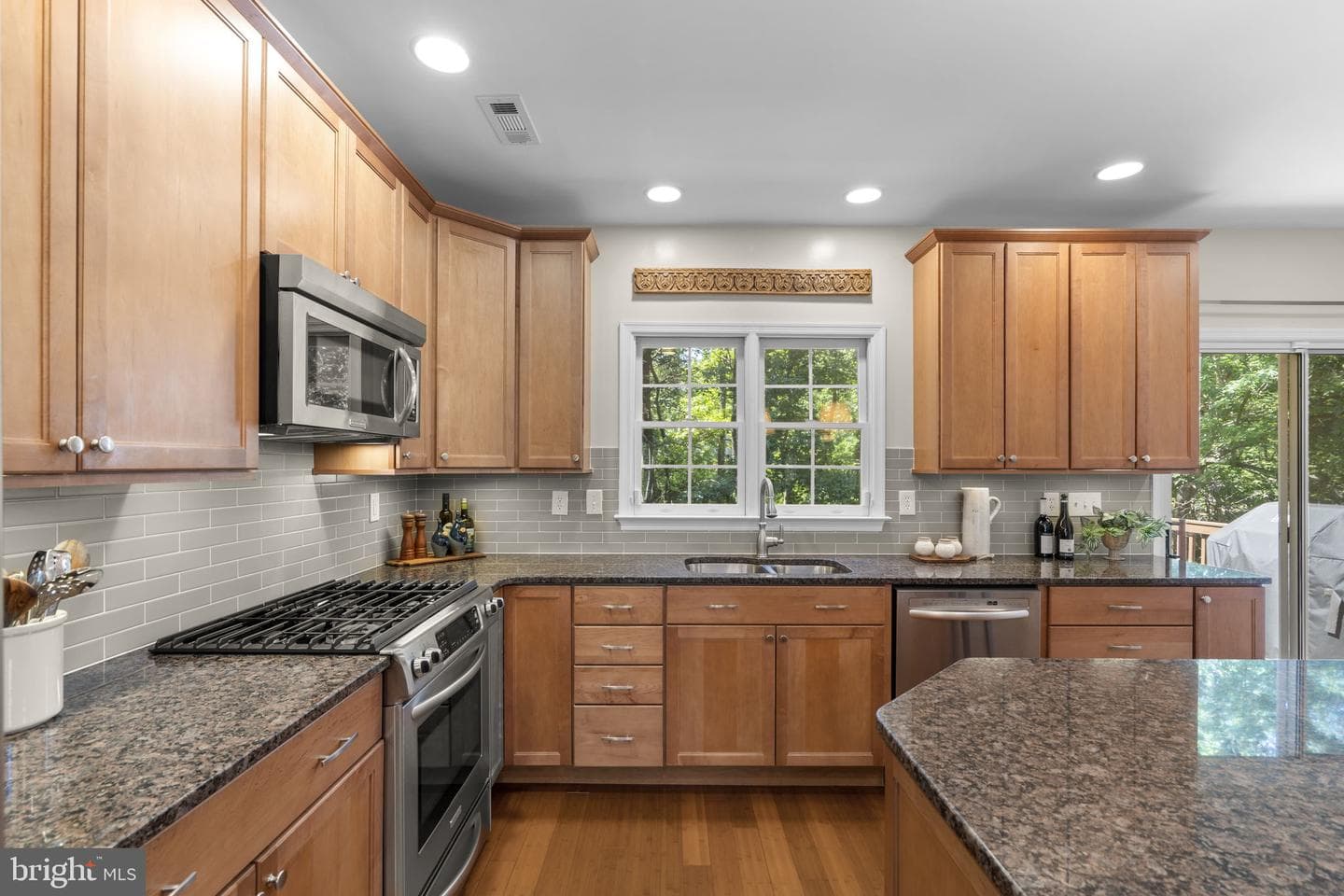 7049 Kings Manor Drive photo 22