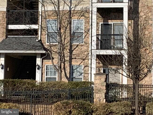 5123 Travis Edward Way #b photo 4
