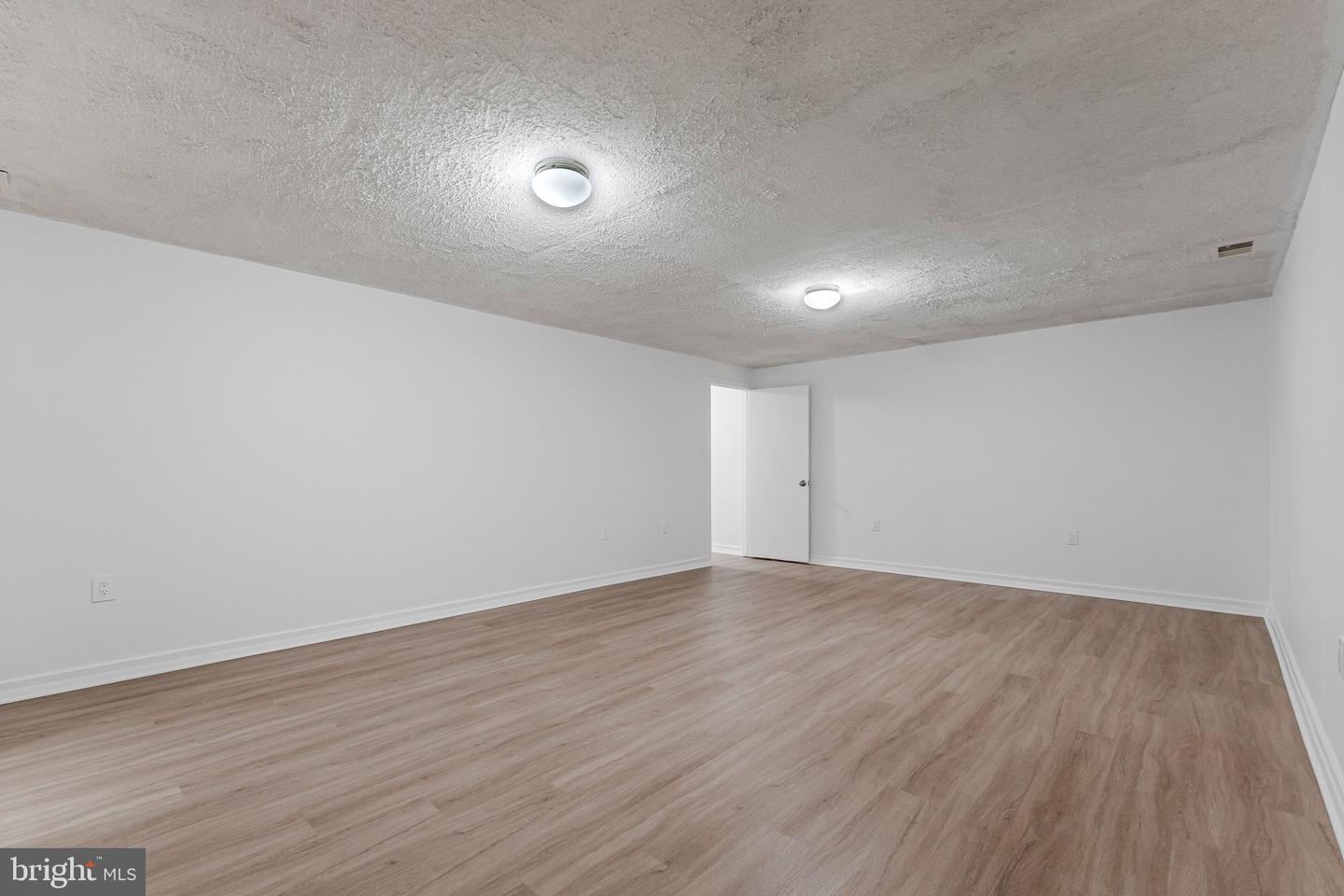 8424 Hollis Lane photo 25
