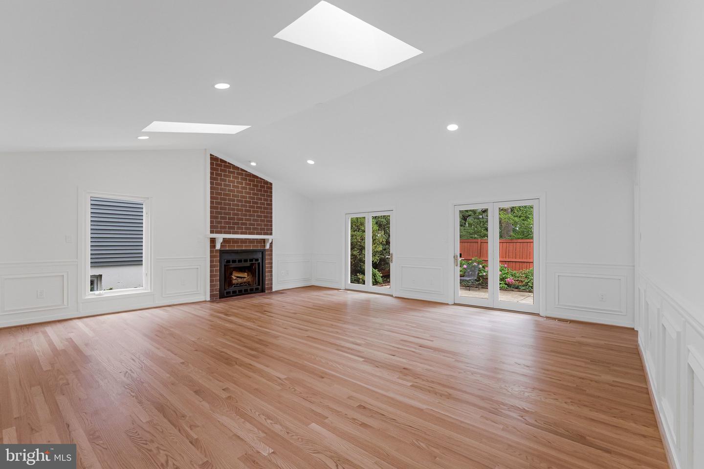 8424 Hollis Lane photo 7