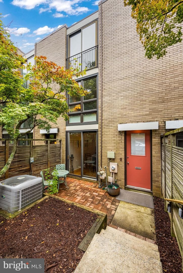 11471 W Washington Plaza W photo 33