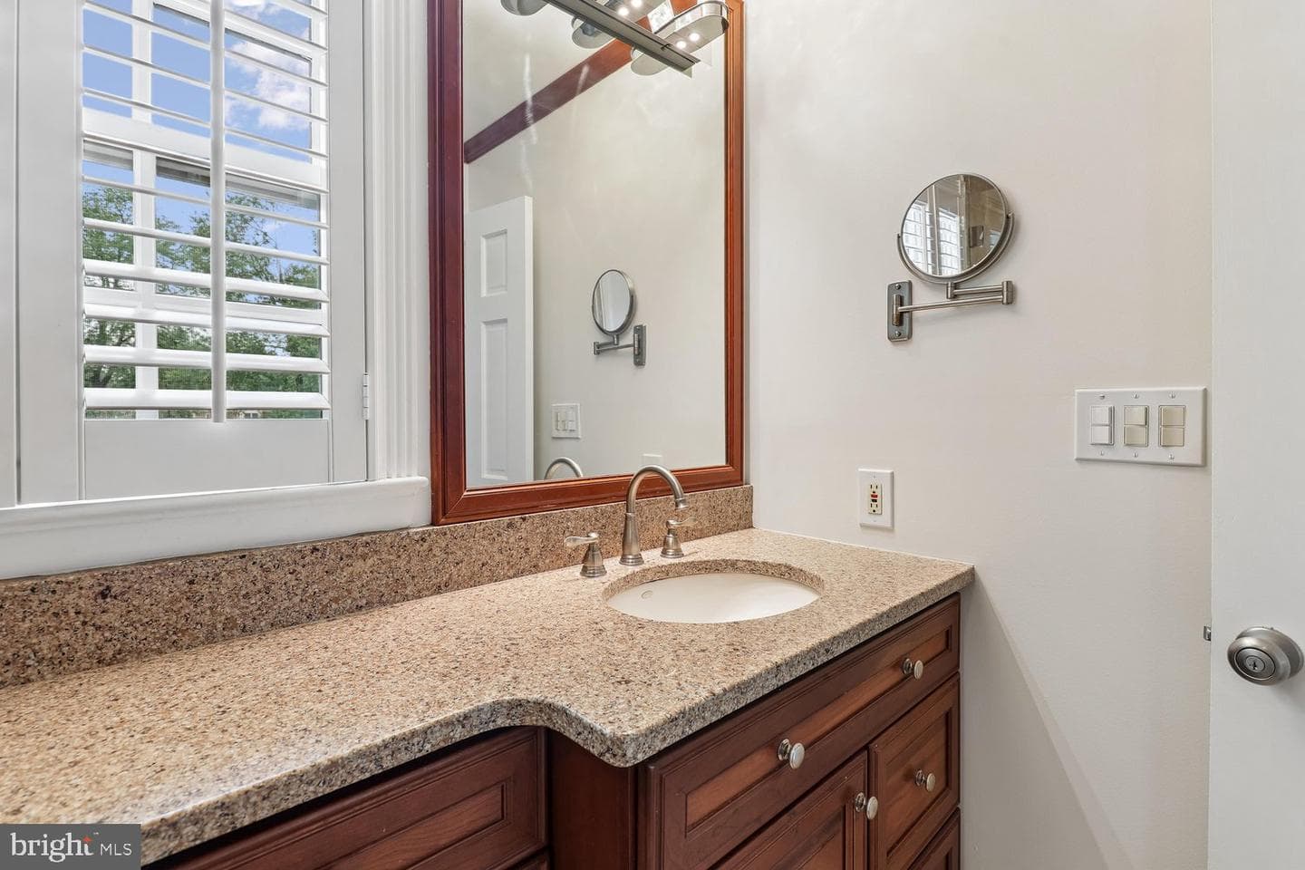 9005 Greylock Street photo 26