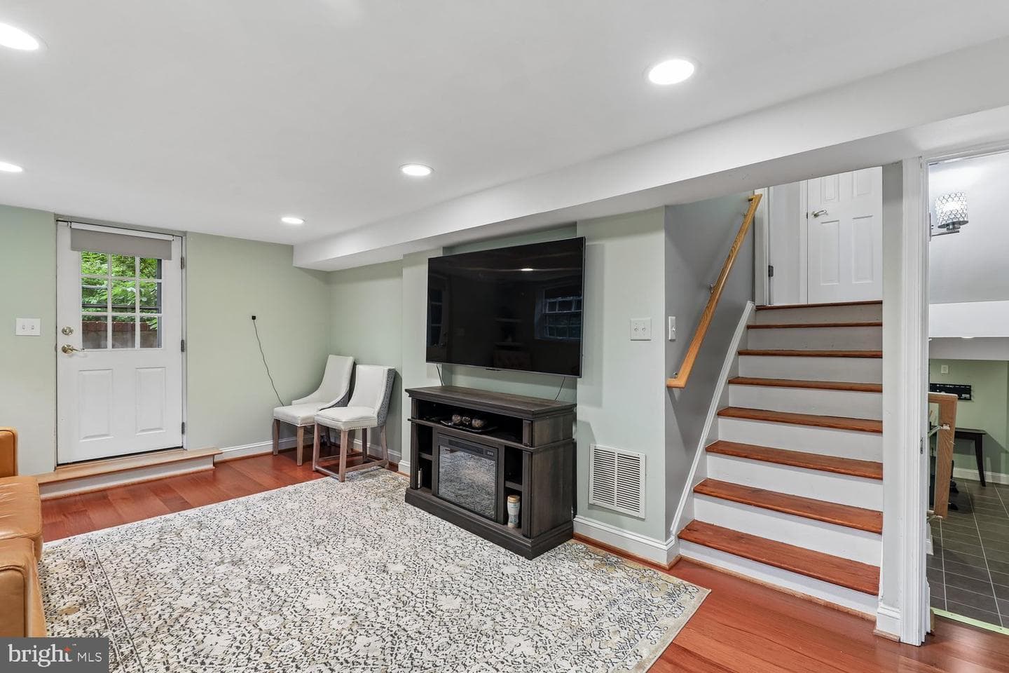 9005 Greylock Street photo 35