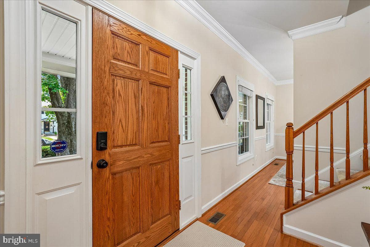 6322 Halsey Road photo 4