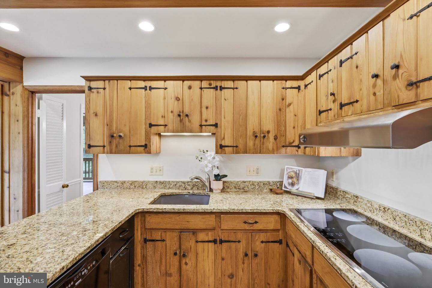 6527 Bay Tree Court photo 18