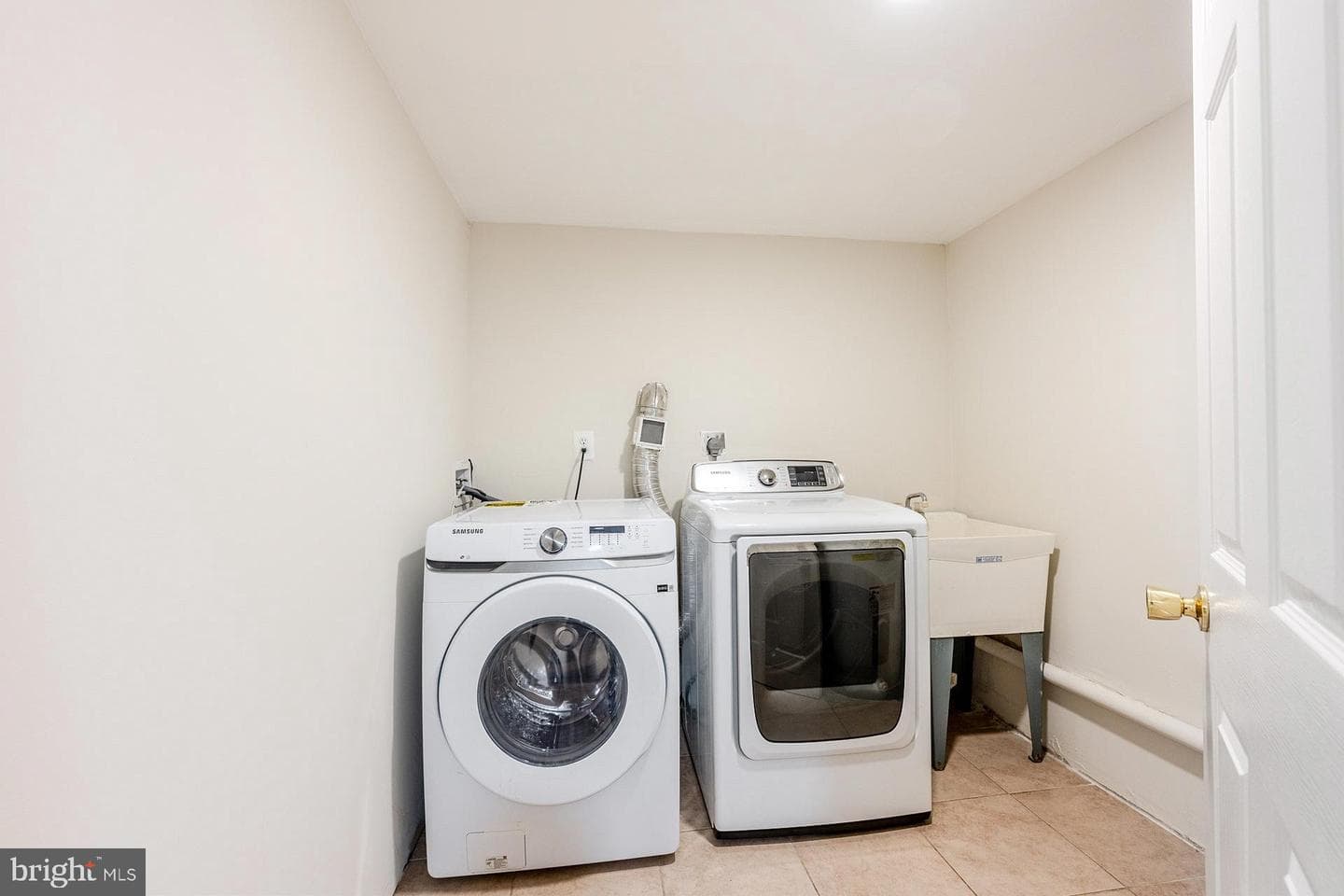2923 Fairhill Road photo 44