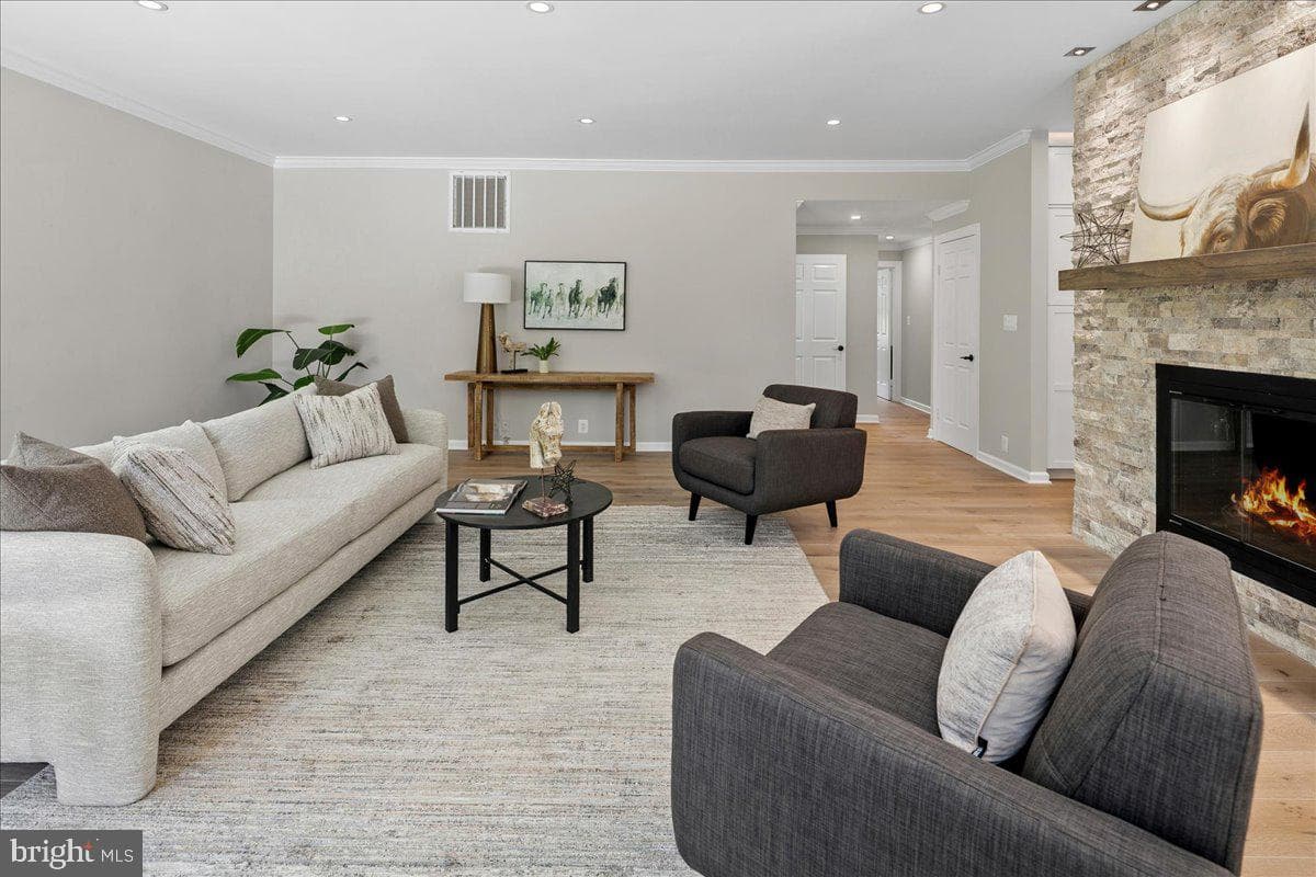 353 Gallop Wood Place photo 38
