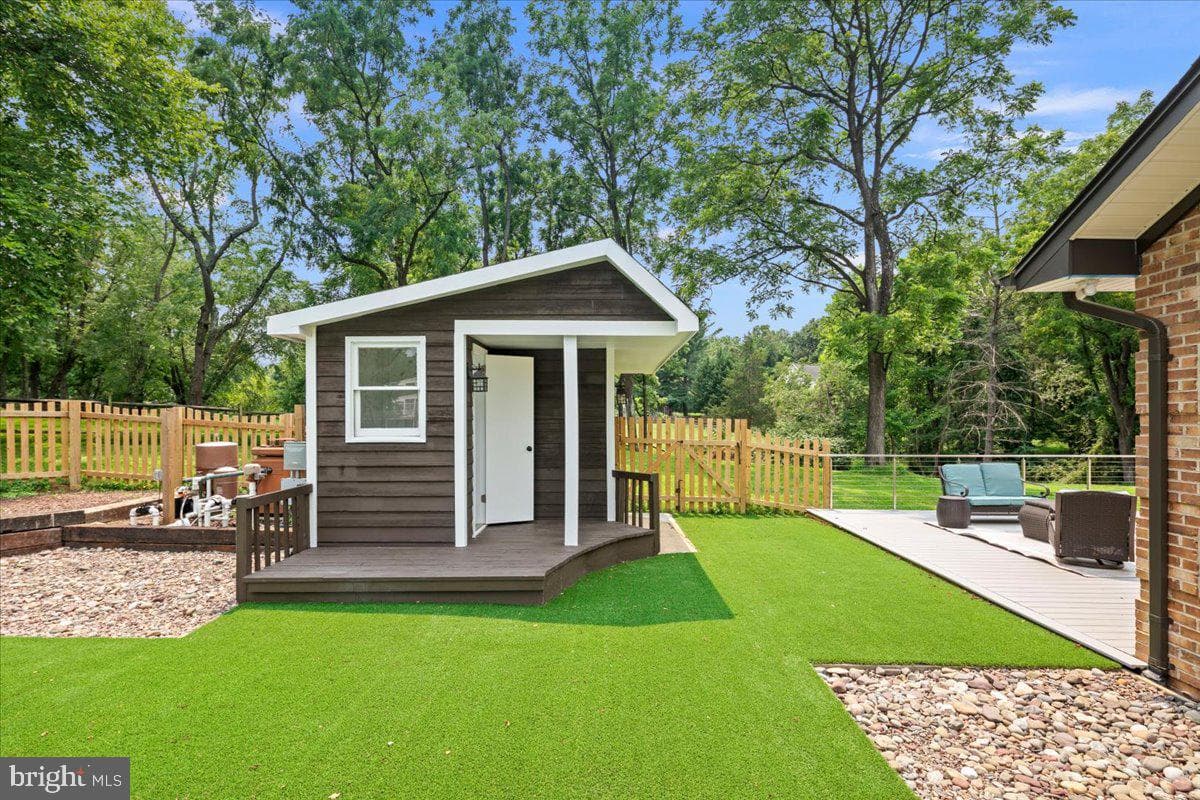 353 Gallop Wood Place photo 97