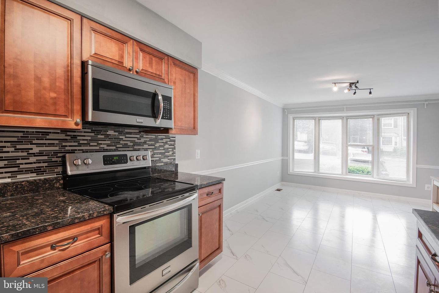 6611 Rosecroft Place photo 11