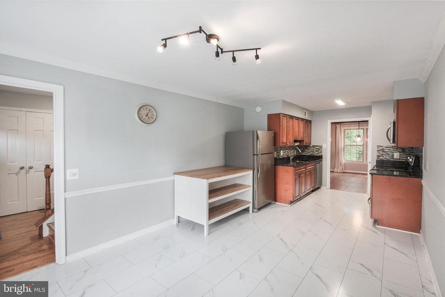 6611 Rosecroft Place photo 7