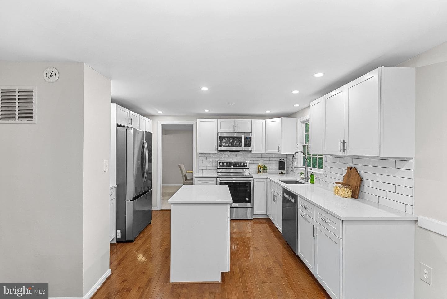 2284 Dosinia Court photo 23