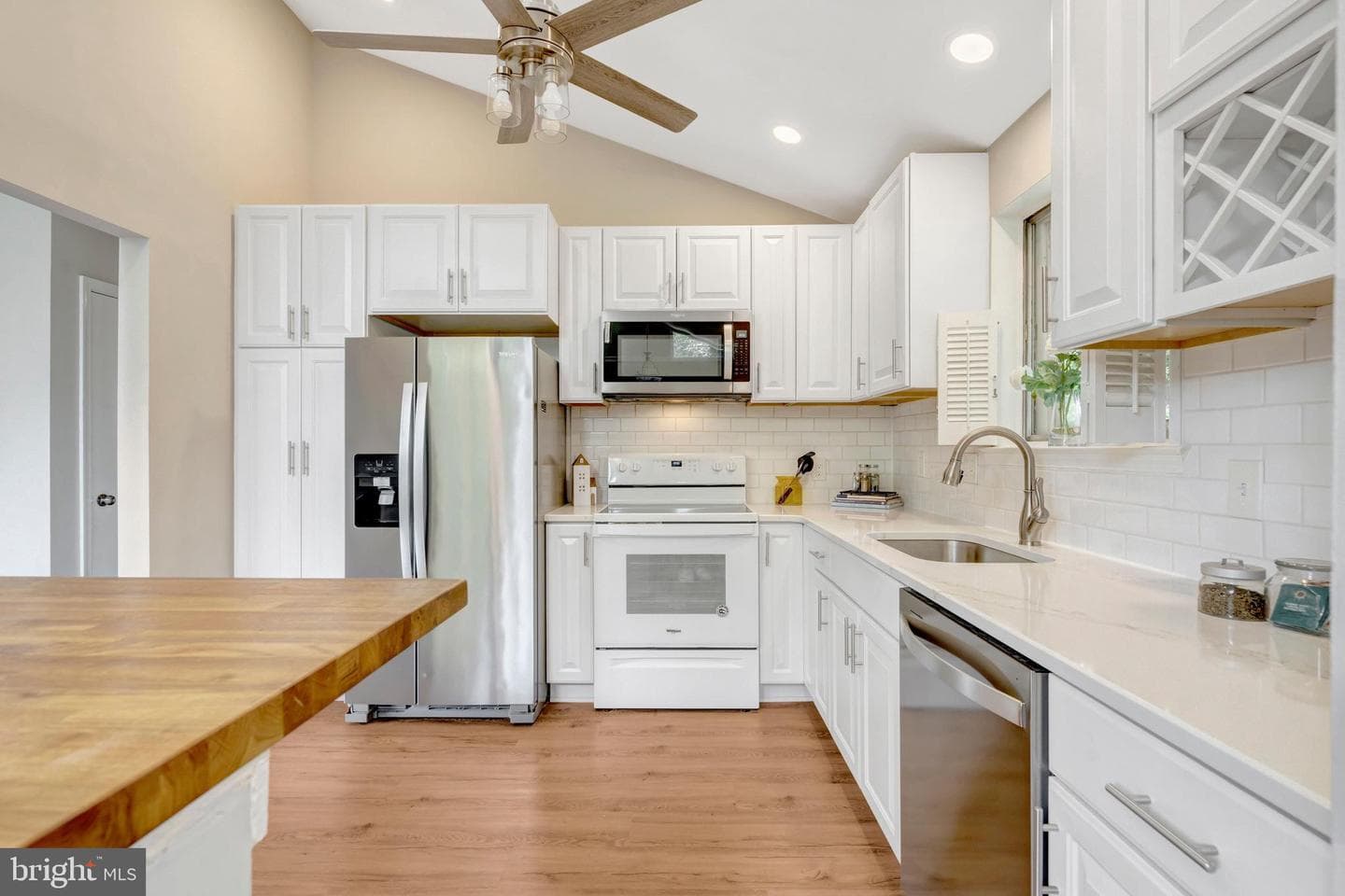 8622 Kenilworth Drive photo 9