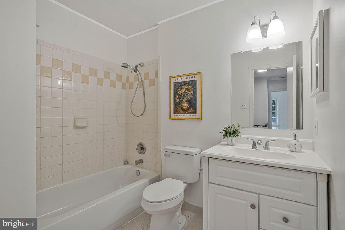 7821 Groveland Square photo 20