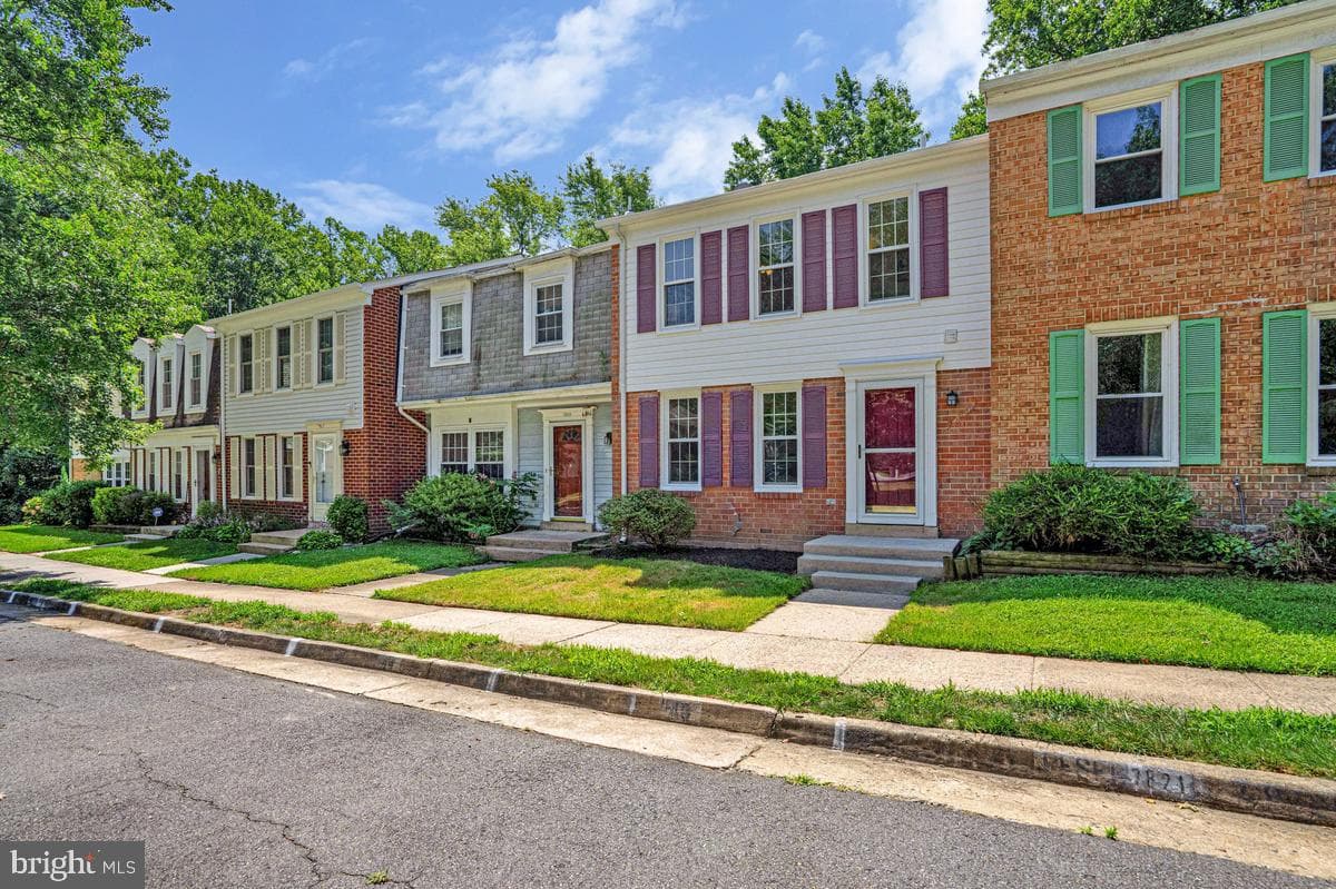 7821 Groveland Square photo 3