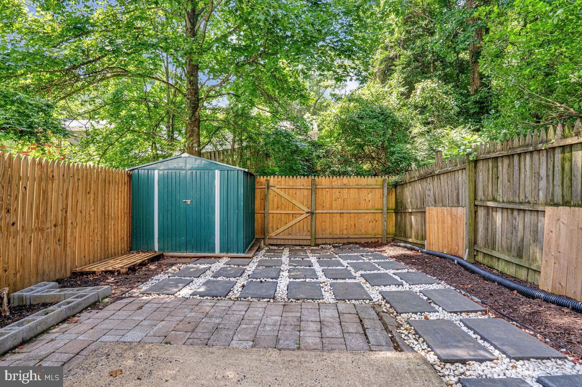 7821 Groveland Square photo 37
