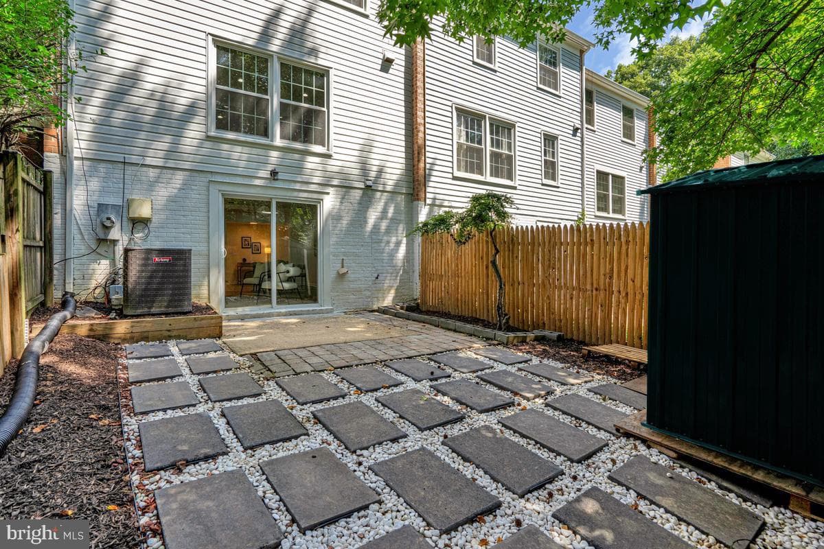 7821 Groveland Square photo 40