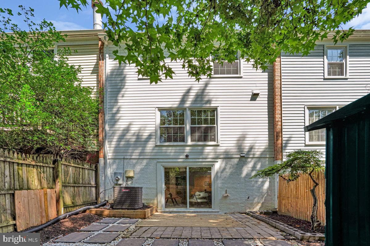 7821 Groveland Square photo 41