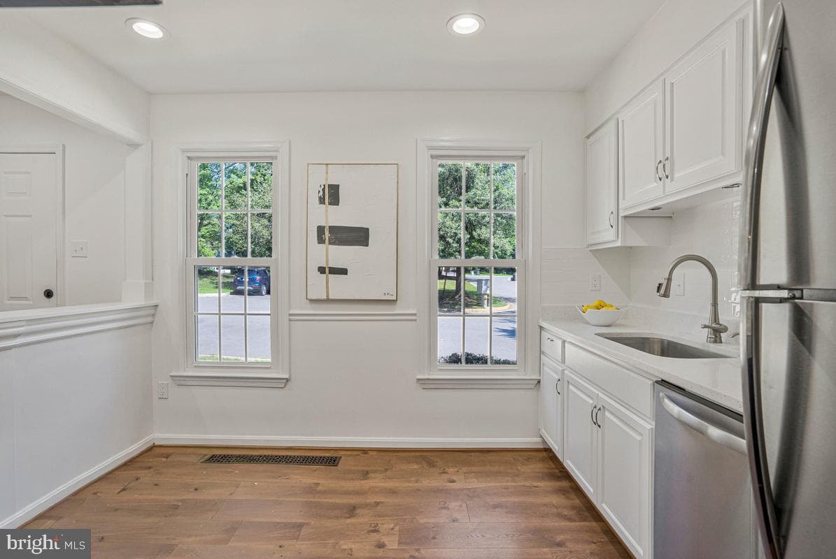 7821 Groveland Square photo 5