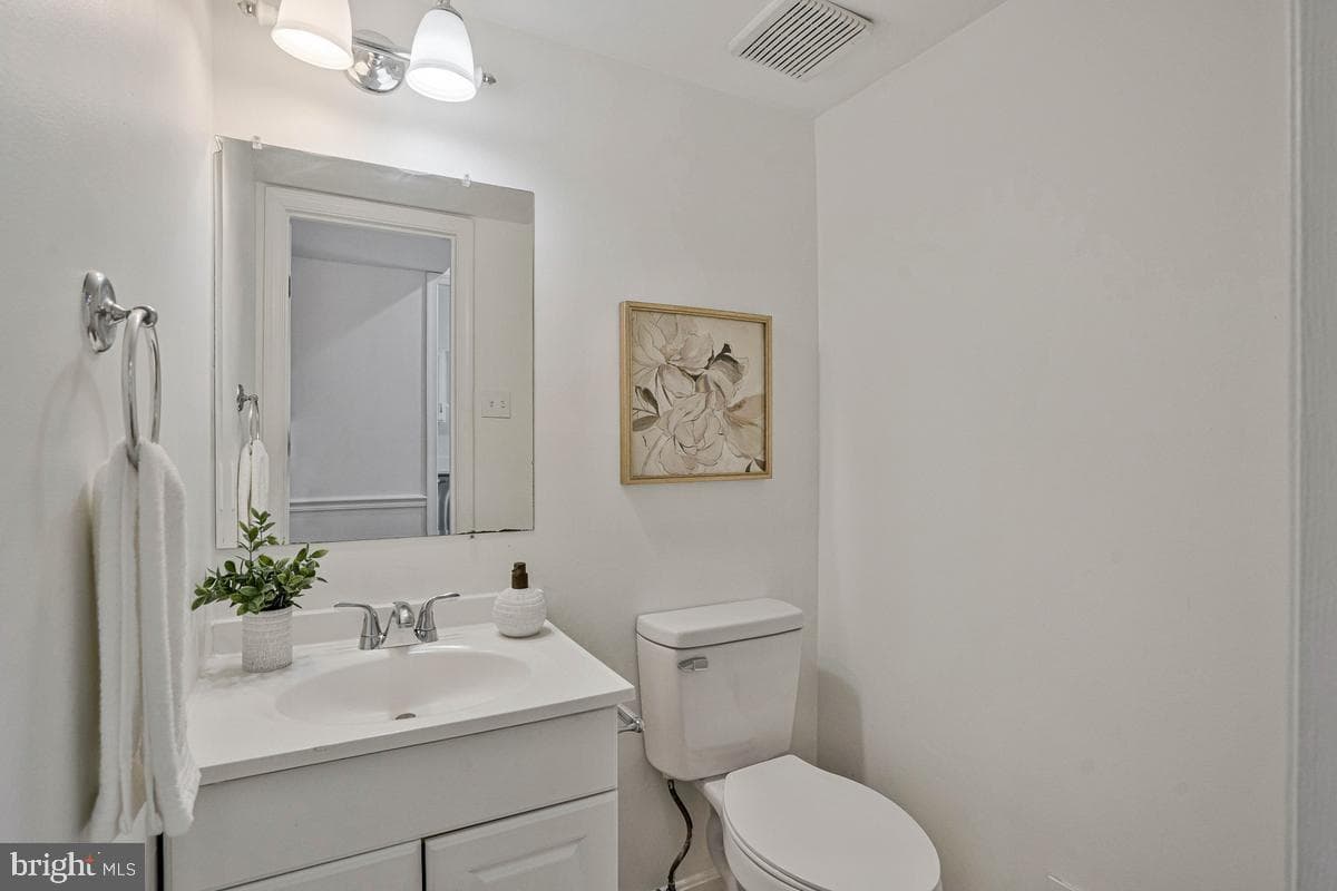7821 Groveland Square photo 9