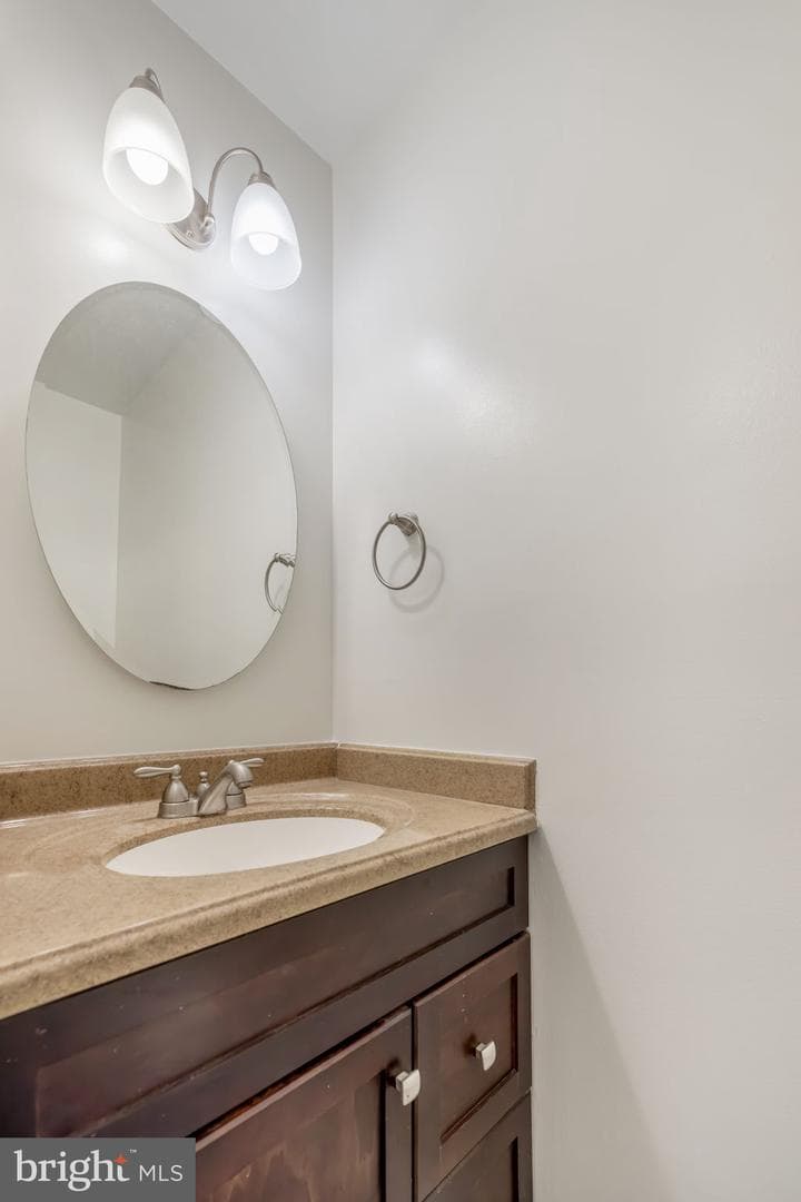 5703 Gladden photo 15