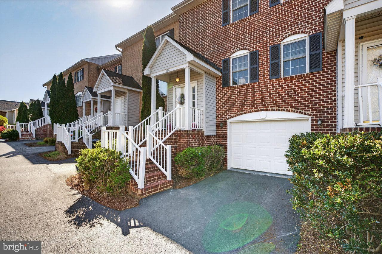 298 Emerald Drive photo 3
