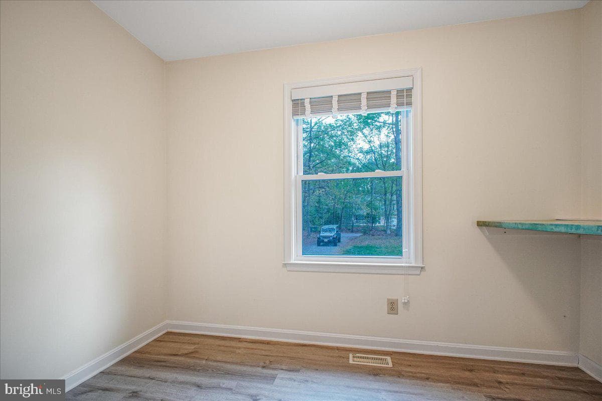 10464 Eisenhower Drive photo 22