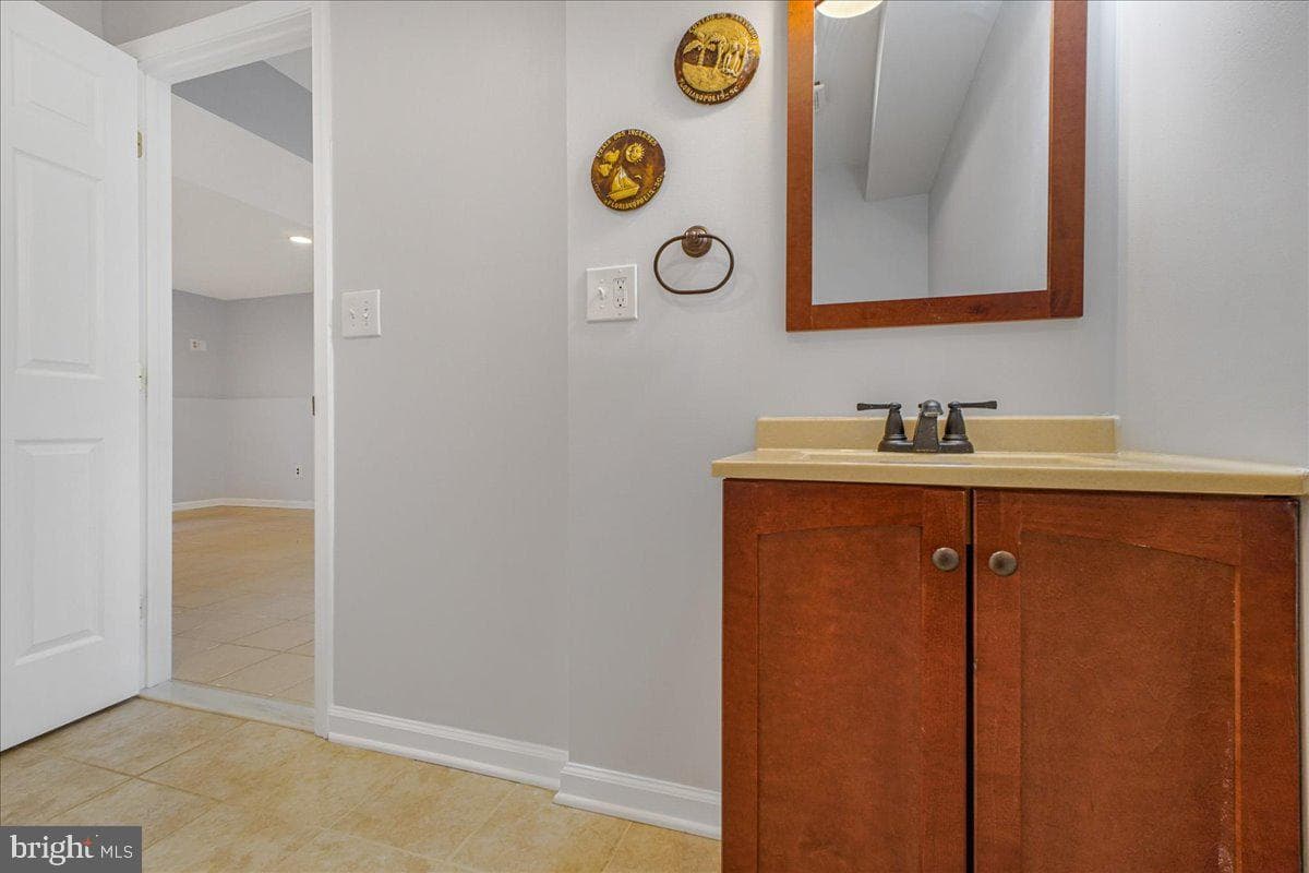 10464 Eisenhower Drive photo 31
