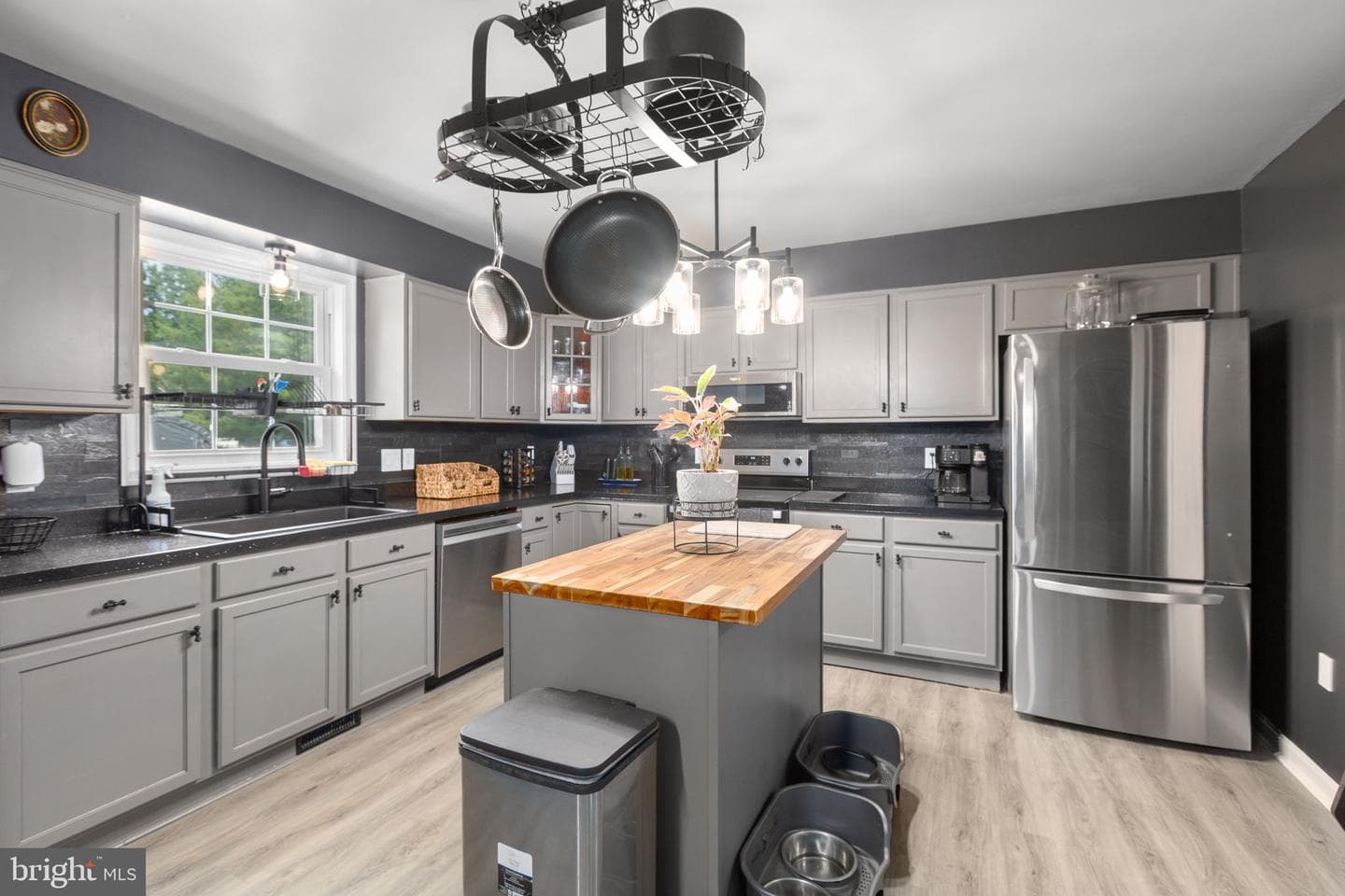 10429 Hutchison Lane photo 4