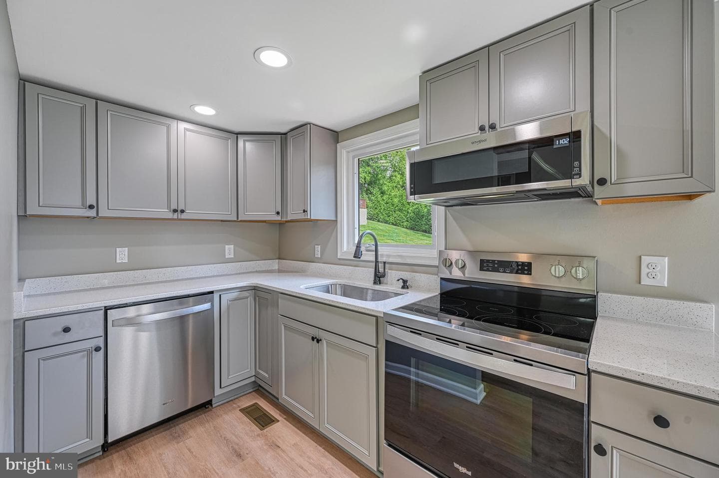 309 Ellis Drive photo 15