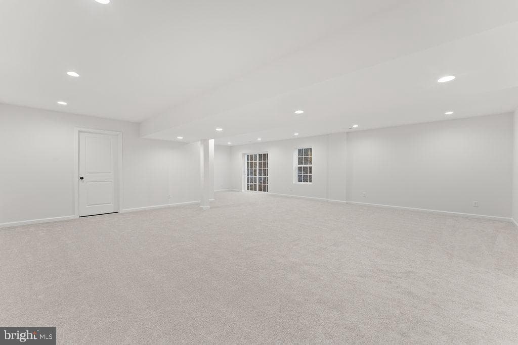 145 Everett Lane photo 37