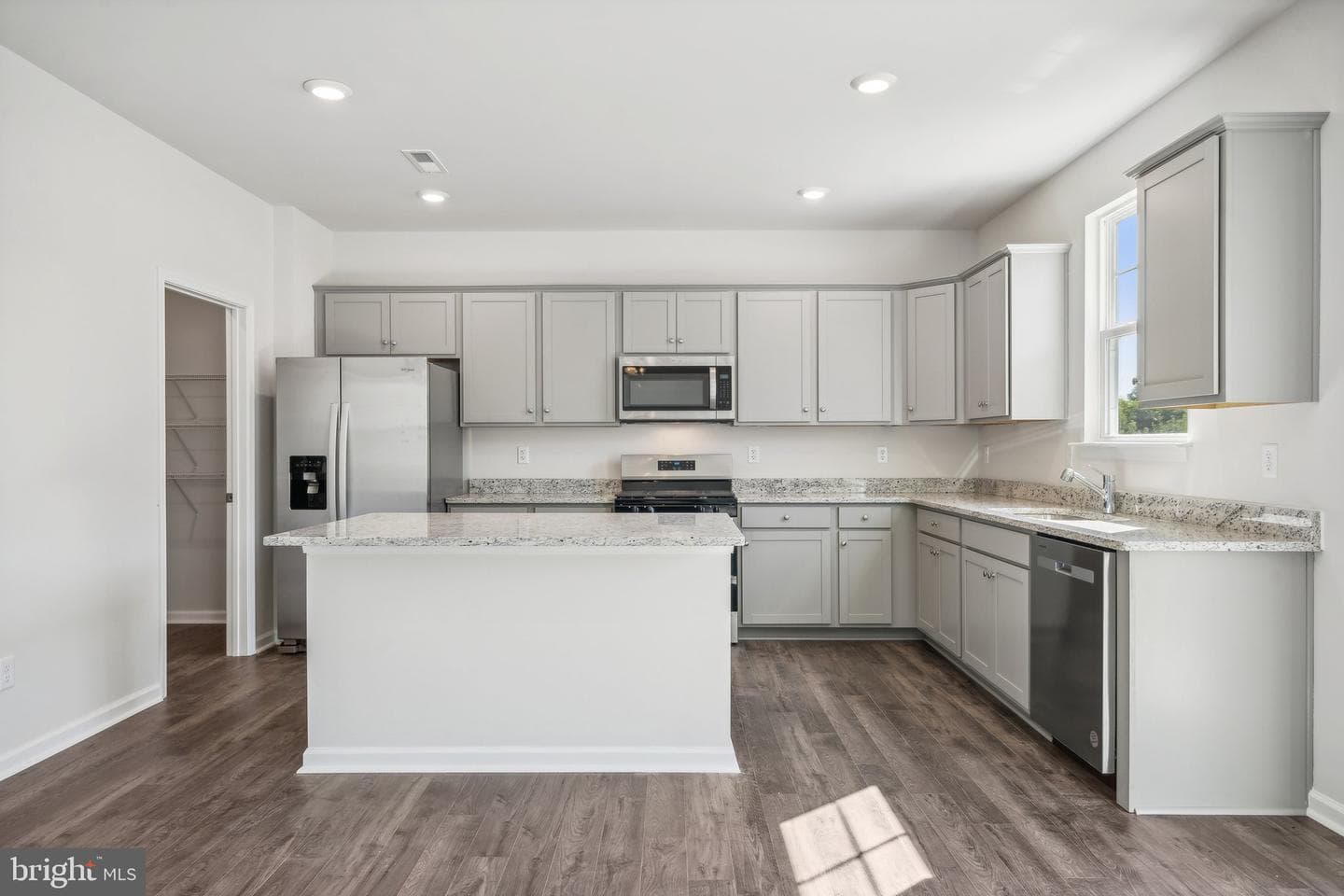 100 Liberty Lane photo 3