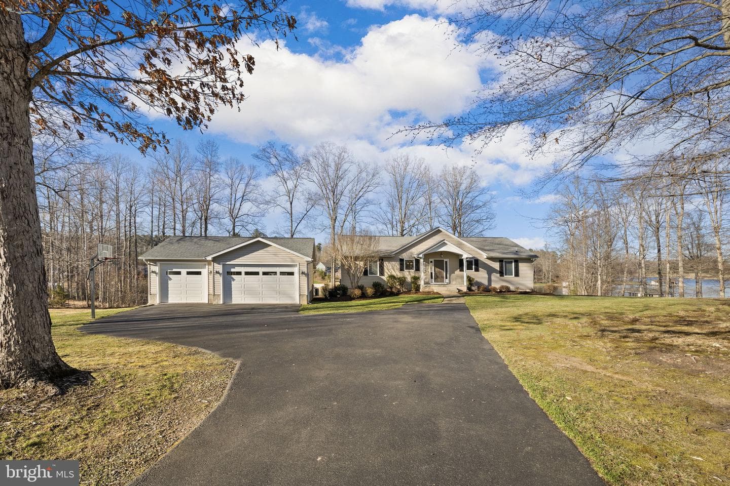 2045 Lake Forest Drive photo 24
