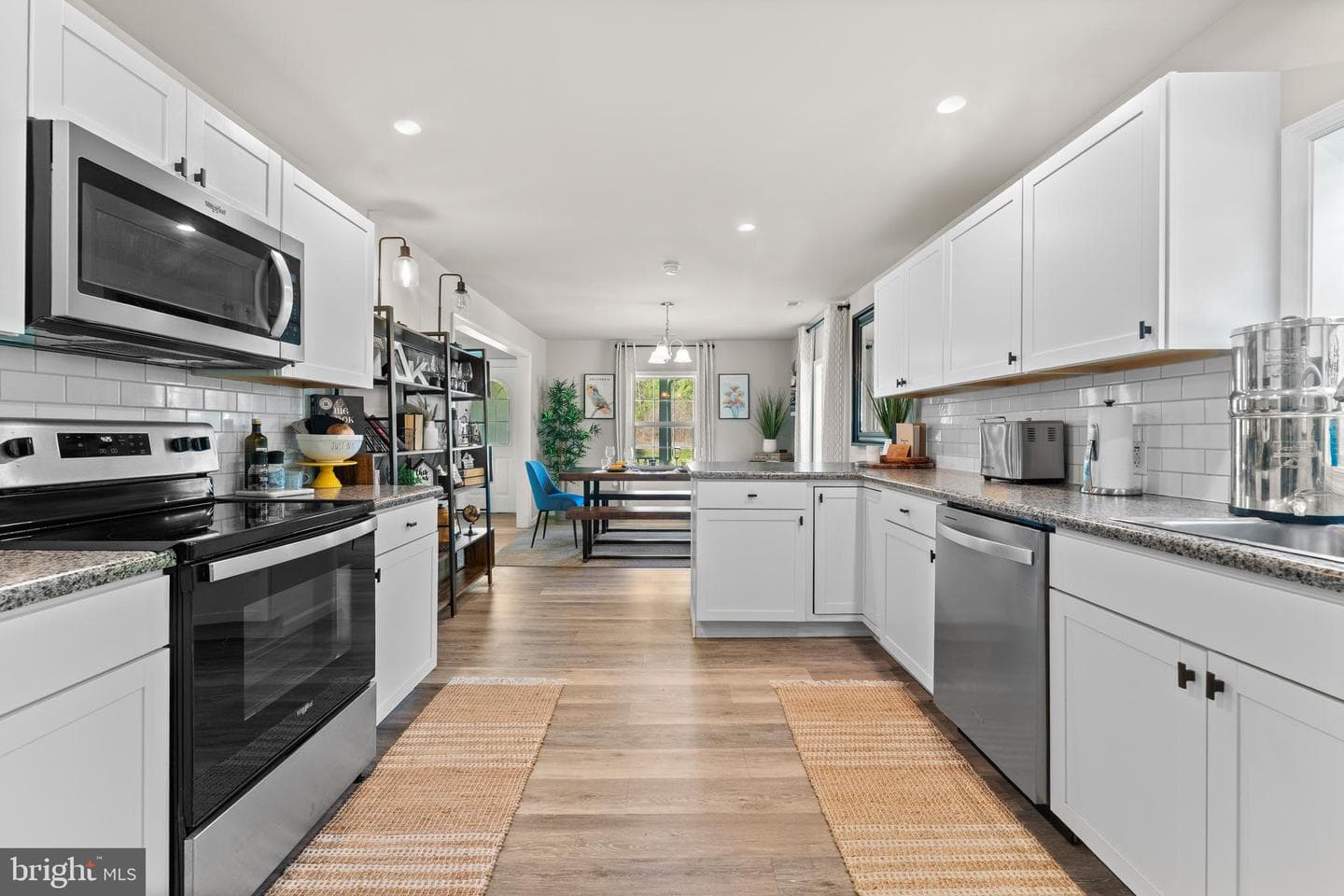 18634 Louisa Rd photo 3