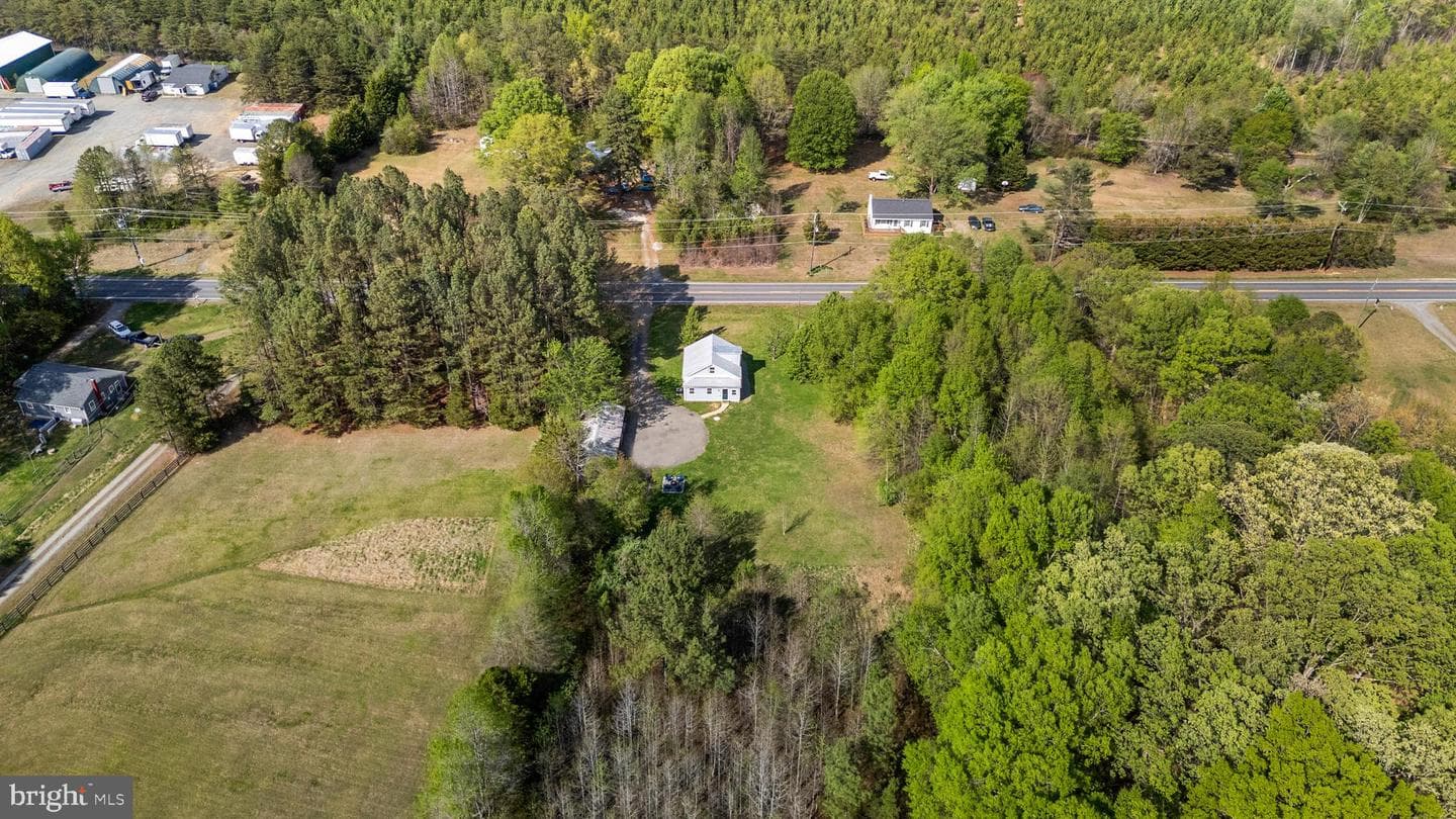 18634 Louisa Rd photo 32