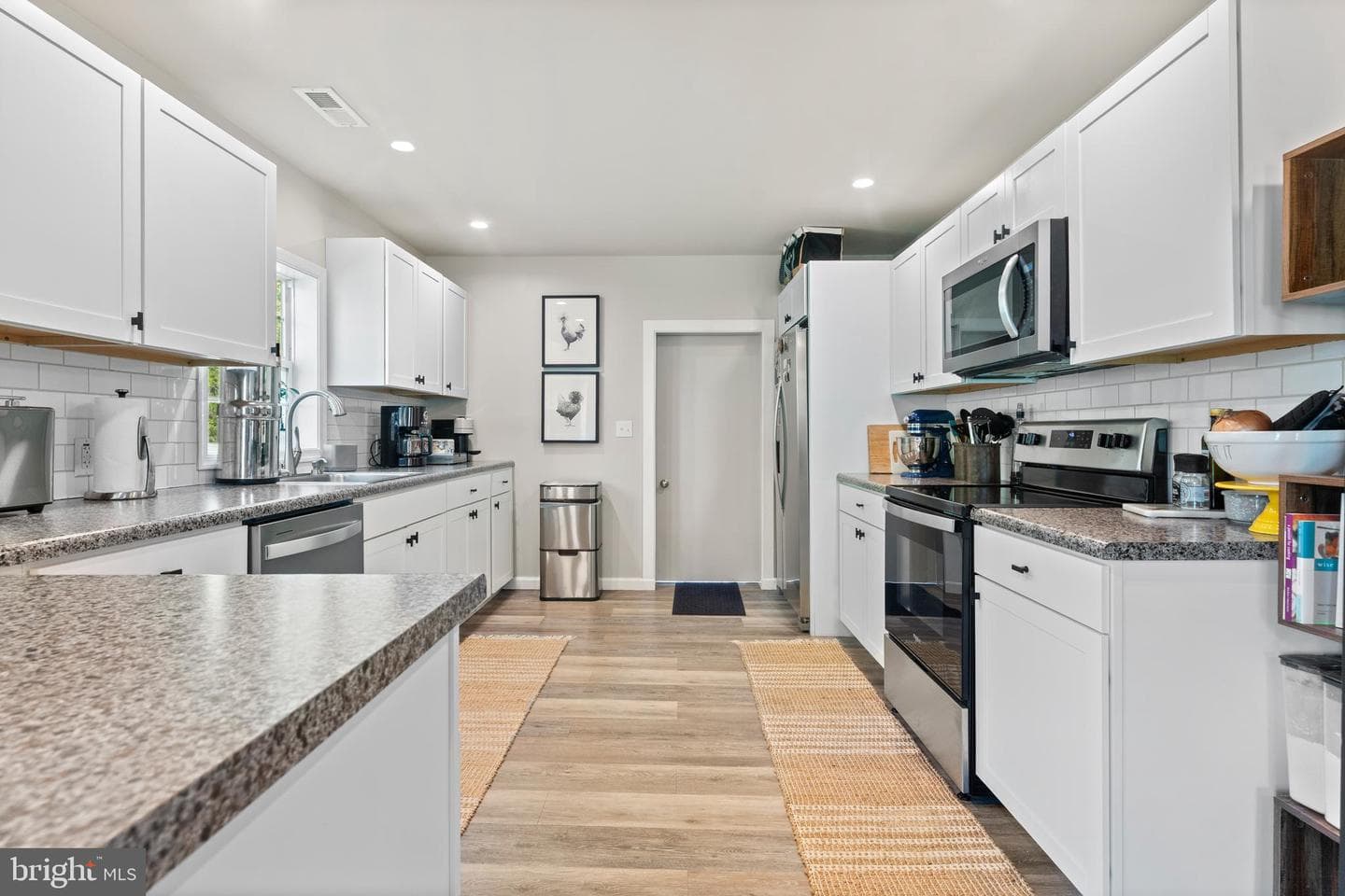 18634 Louisa Rd photo 6