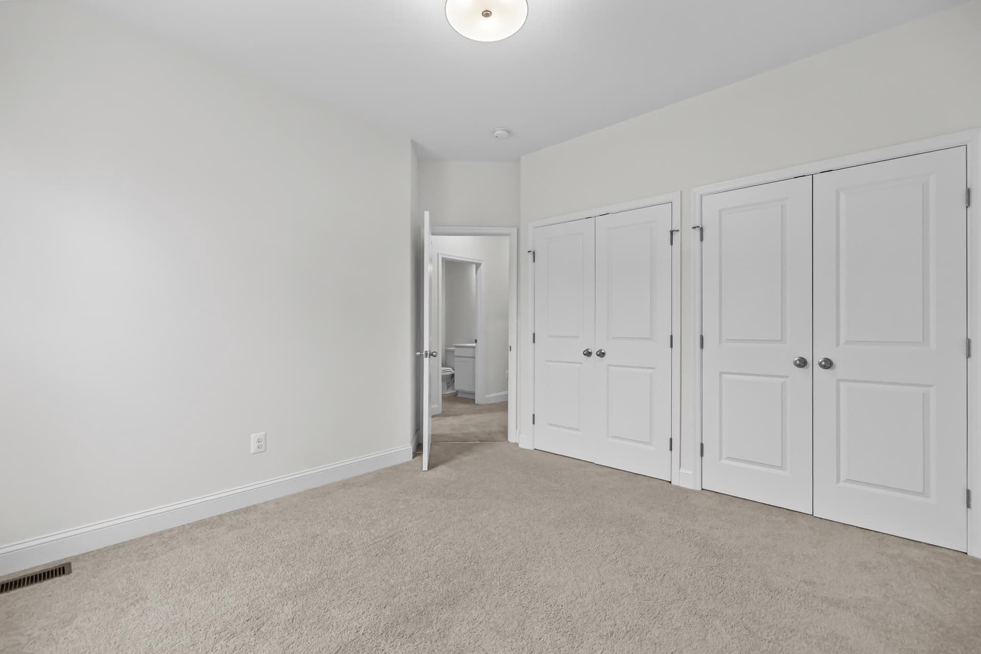 199 Gibson St photo 32