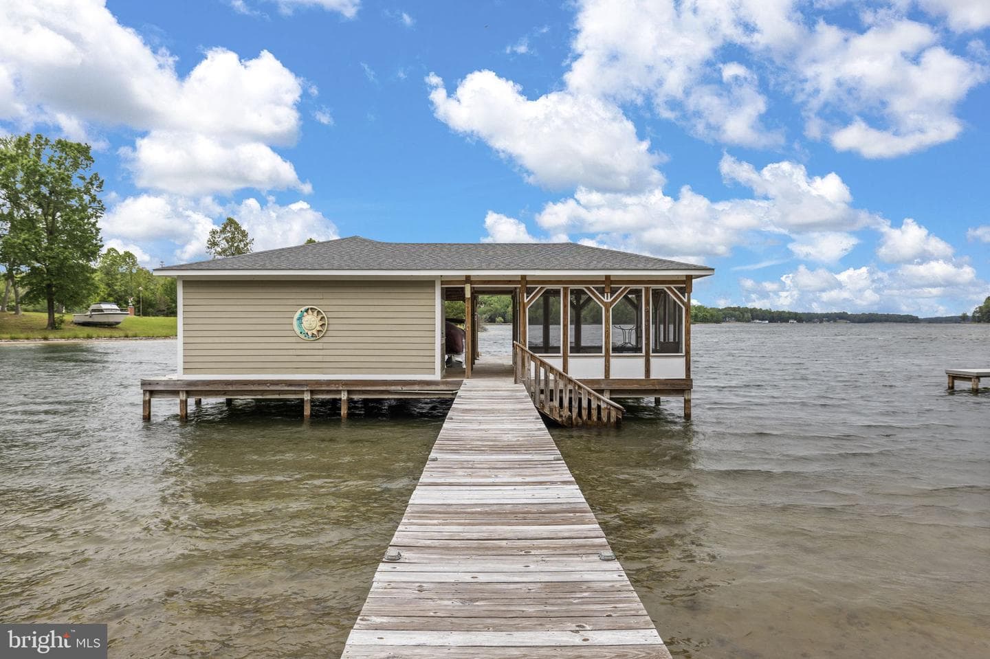 126 Village Dr photo 3