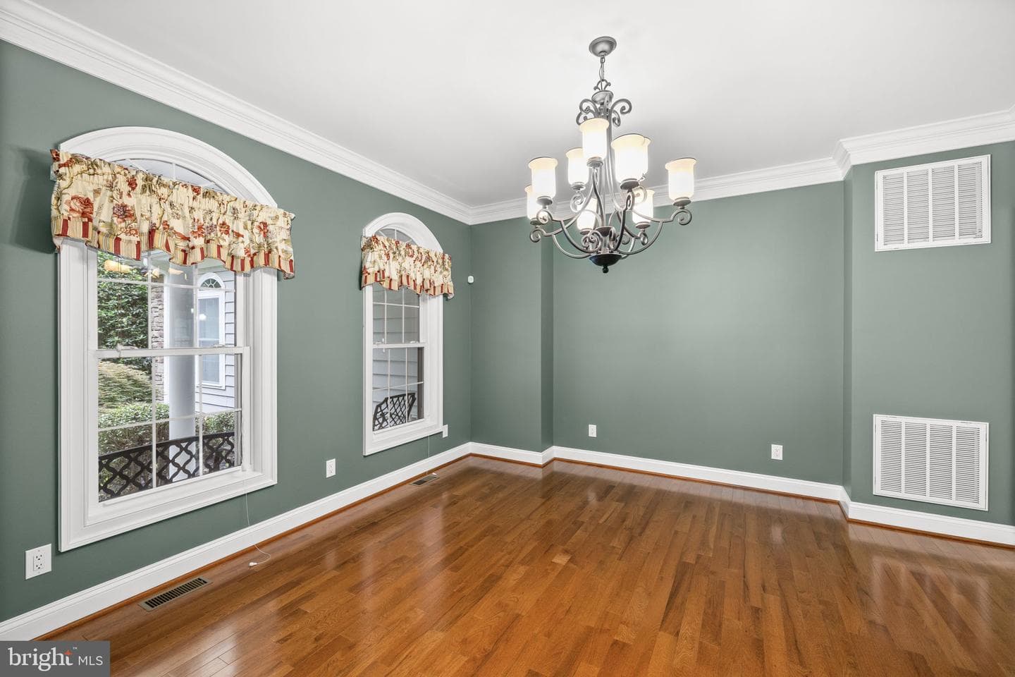 126 Village Dr photo 45