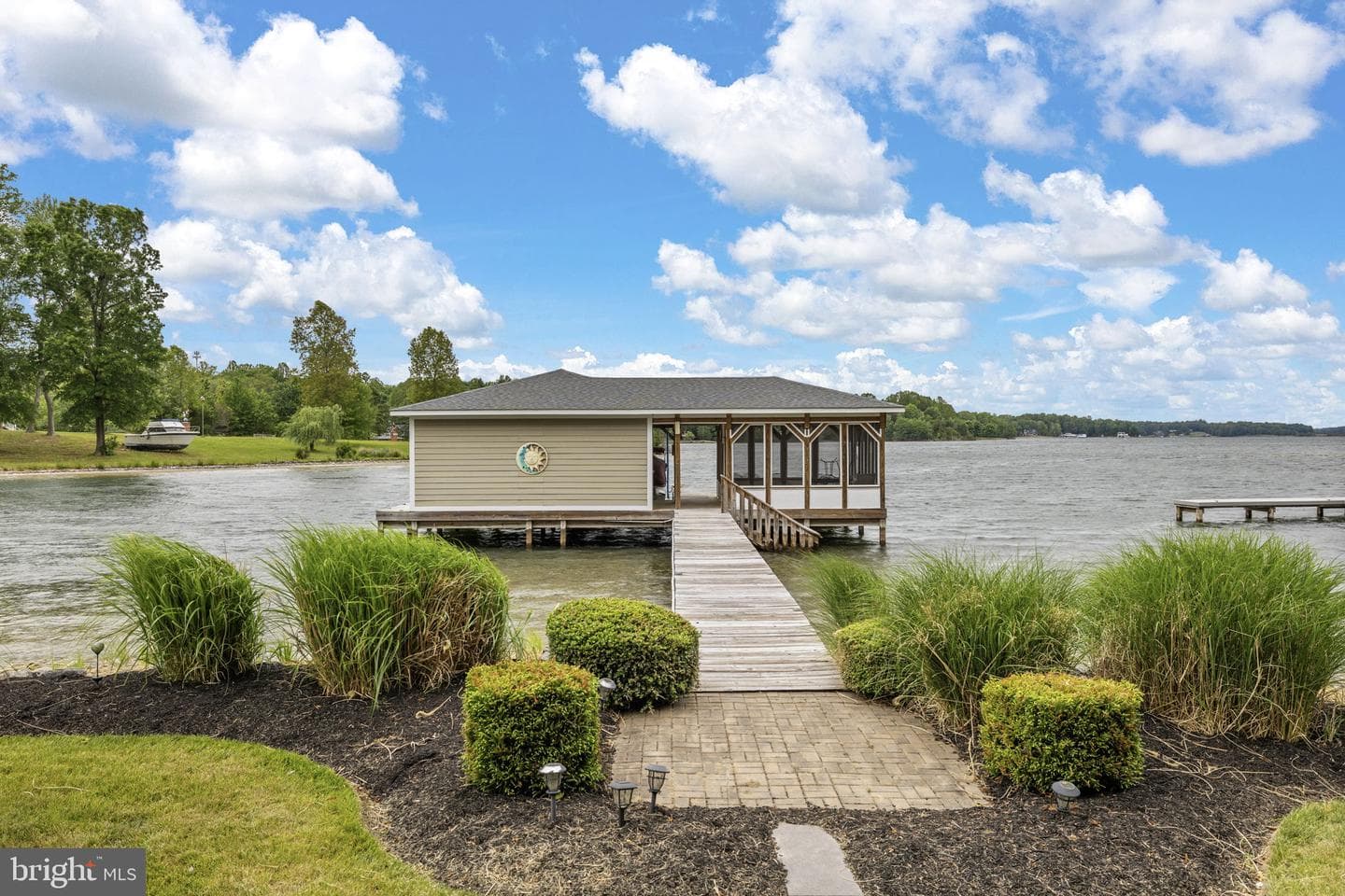126 Village Dr photo 7