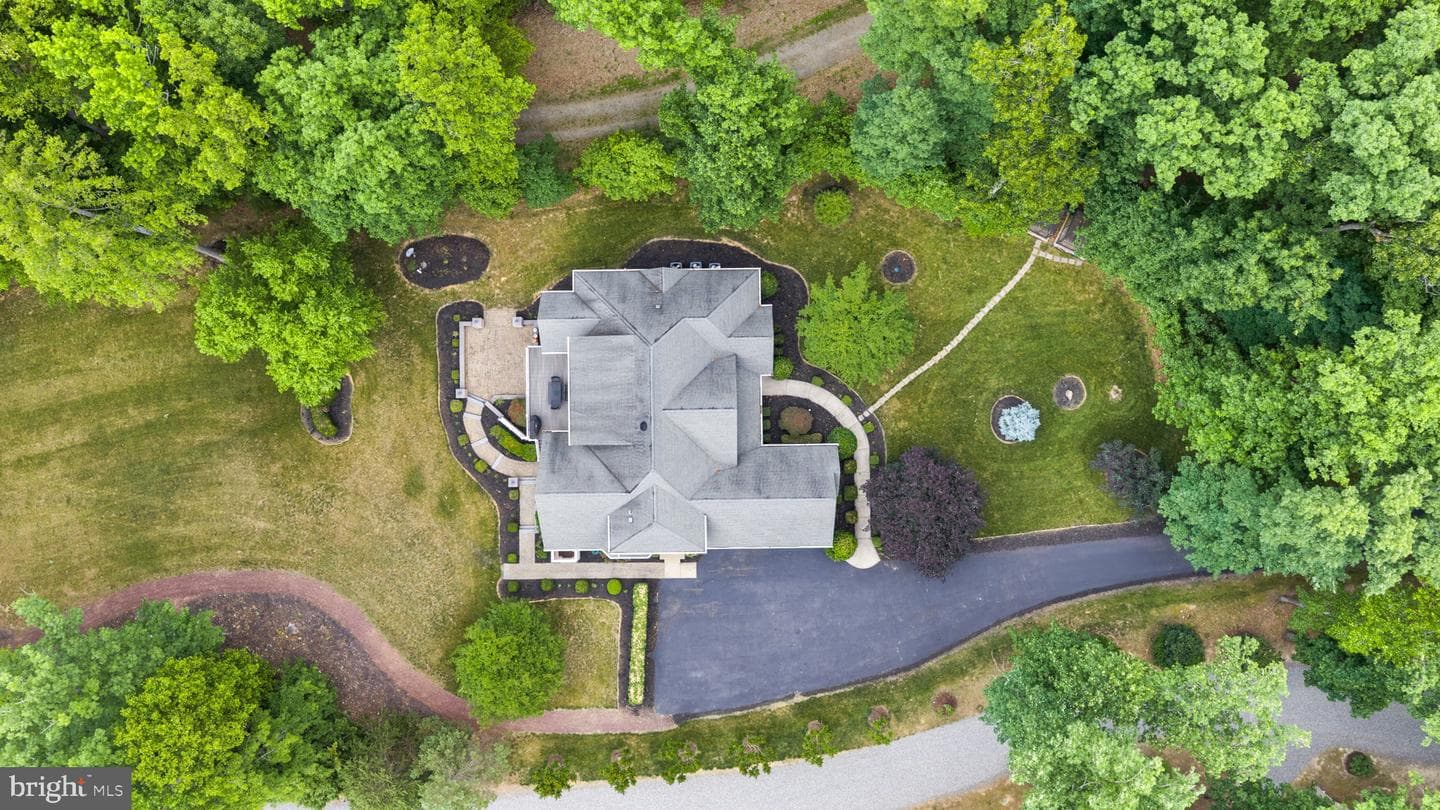 126 Village Dr photo 77