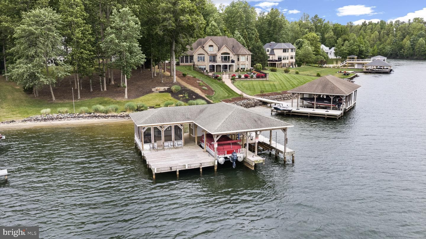 126 Village Dr photo 89