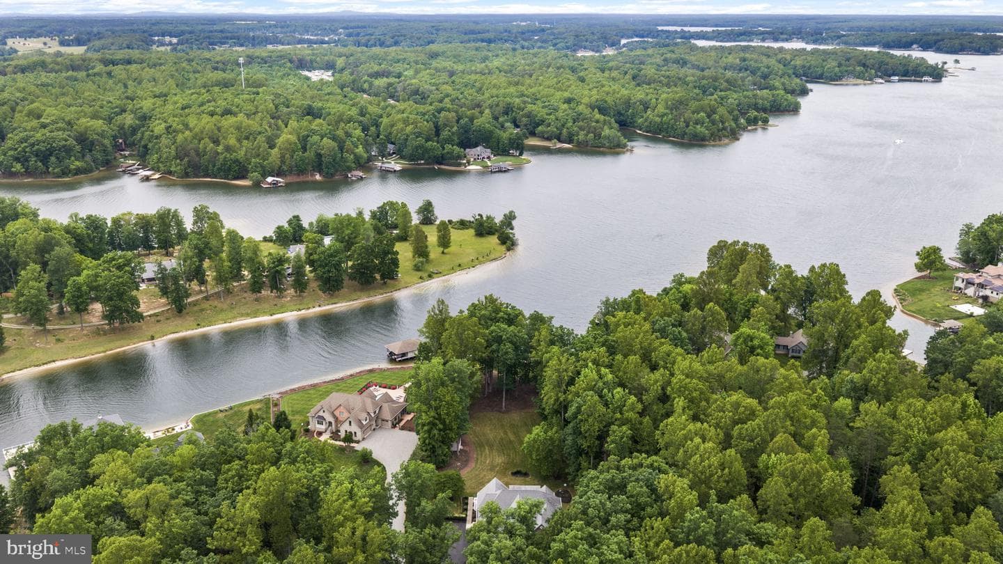 126 Village Dr photo 92