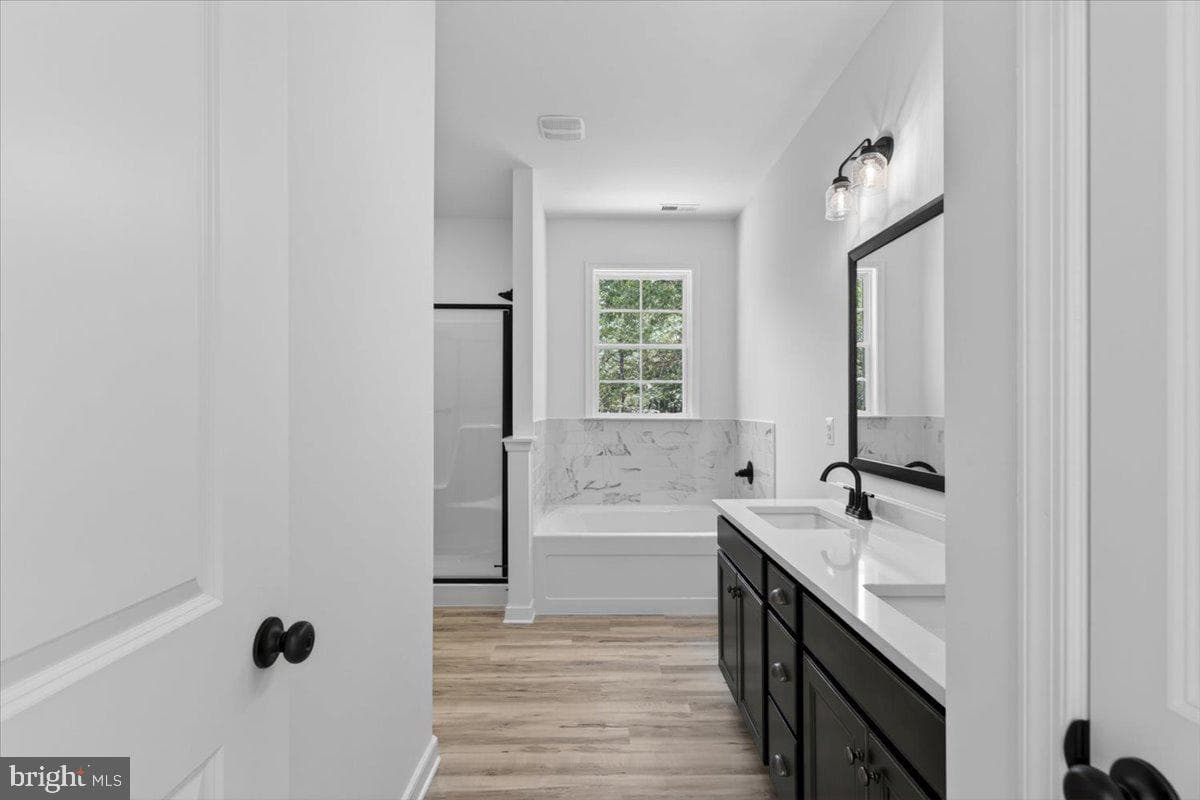 615 Traveller St photo 22