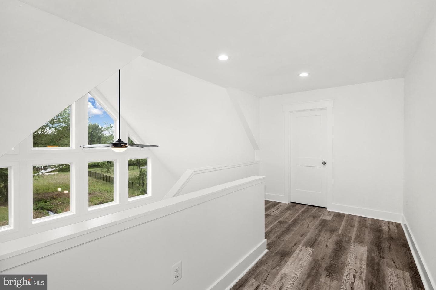 154 Waterview Drive photo 32