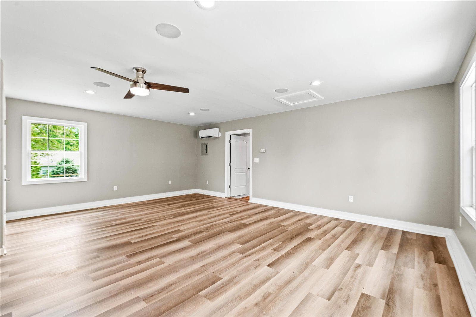 270 Ellis Drive photo 23