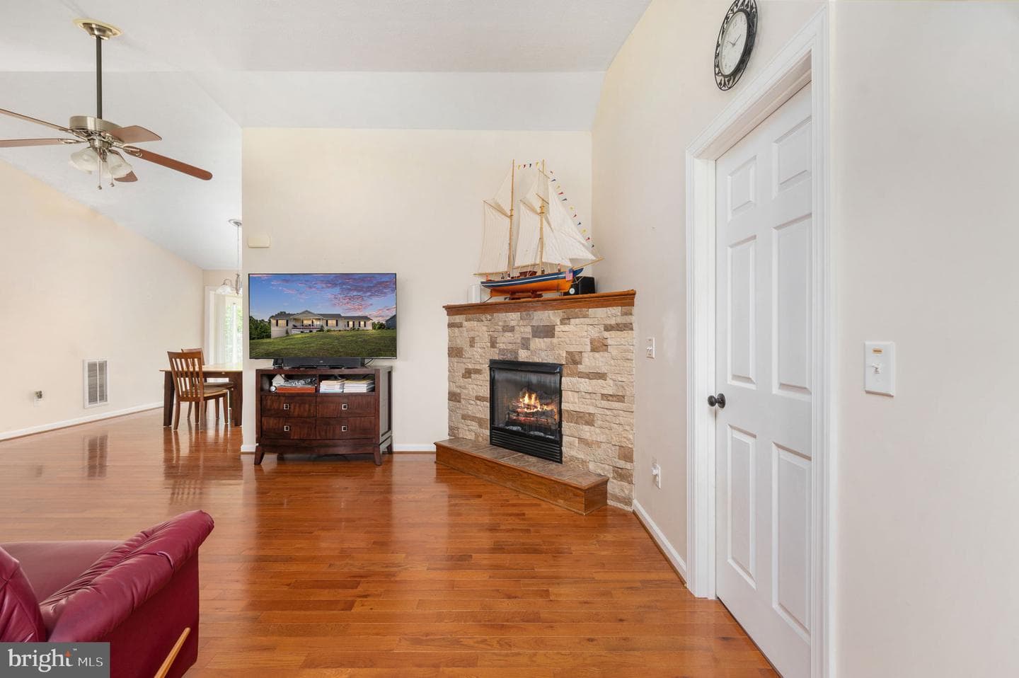 160 Lancaster Court photo 22